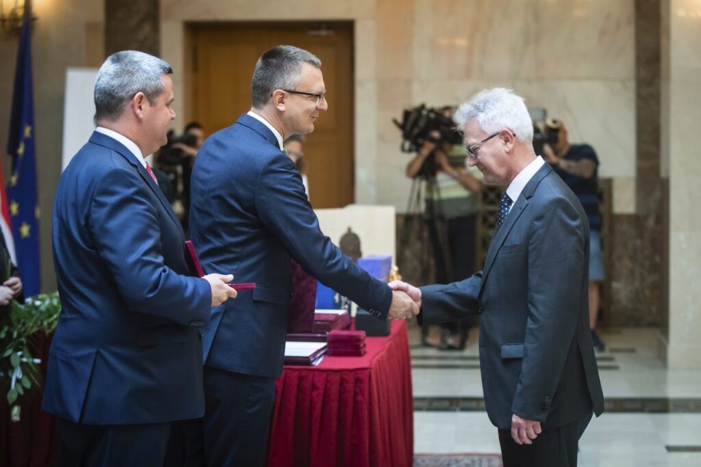 Dr. Schandl László kitüntetése